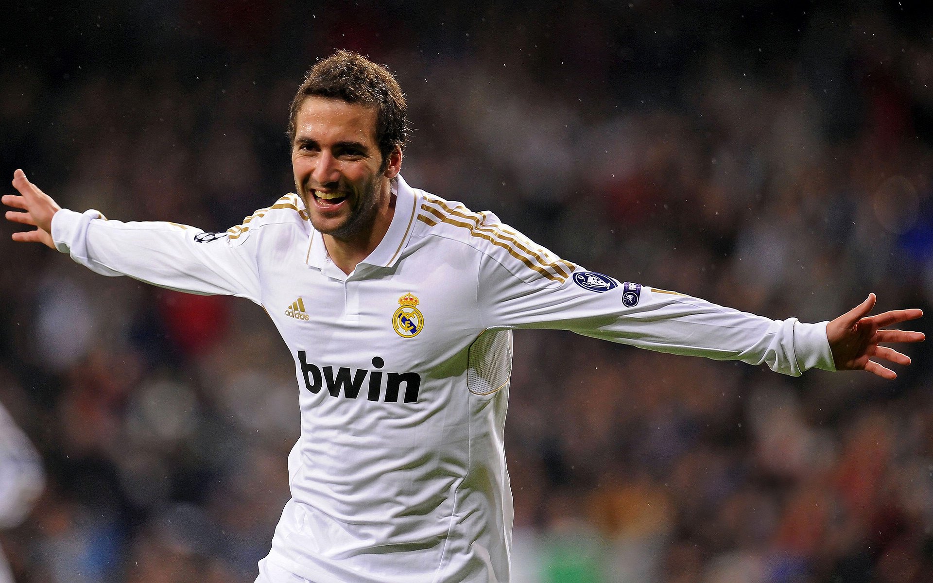 格列兹曼一剑封喉，多特蒙德惊险逆转智利劲旅